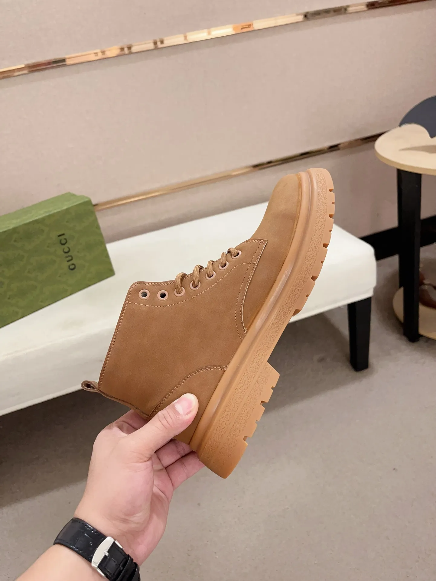 Men's shoes 💰 440💰 (can be made without standard supply platform) high-quality new high-top GUCCI (Gucci) counters are launched simultaneously, new men's shoes, 😘fabrics are selected from imported cowhide, lining: plush lining. 👍🏿 High-end ☄️ air-cushion molded anti-slip rubber outsole, exquisite lines, simple and elegant, comfortable and high-end for leisure travel. Code number: 38 to 44 (45 can be customized and cannot be returned or exchanged)